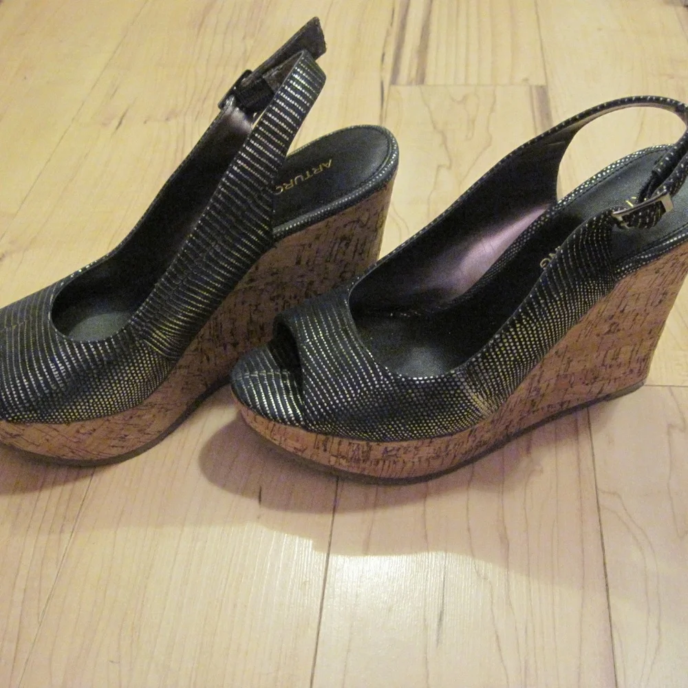 Arturo Chiang NWOT textured leather slingback 7.5